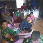 Suasana Keakraban Satgas TMMD Sintang Dengan Warga