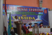 Bupati Sintang Hadiri Wisuda Terakhir Akper Sintang