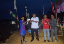 Bupati Sintang Hadiri Penutupan Turnamen Sepak Bola Pantra Cup Di Desa Perembang Kec Sungai Tebelian