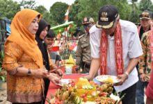 Bupati Sintang Hadiri Hut Desa Solam Raya Ke- 37