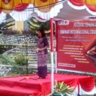 SEKDA Sintang Yosepha Hasnah Buka Festival Tenun Ikat dan Seminar Internasional di Museum Kapuas Raya
