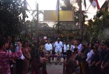 Bupati Sintang Meninjau PLTMH Gurung Tajak Desa Tapang Menua