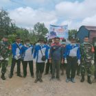 Anggota DPRD Sintang Lakukan penyemprotan disinfektan di Desa Tanjung Balai dan Desa Mait Hilir Di Kecamatan Sepauk