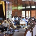 Bupati Sintang Pimpin Rakor Dengan Pihak Swasta Terkait Pencegahan Karhutla Dan Covid-19