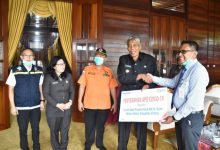 Bupati Sintang Terima Bantuan APD 50 Set Dari BNI Cabang Sintang