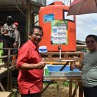 Wabup Sintang Tinjau Pasar Sehat Di Kecamatan Ketungau tengah Dan Berikan Bantuan Piguin Cegah Penyebaran Covid-19