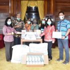 Pemkab Sintang Terima Bantuan APD Dari Alumni SMA Santo Paulus Pontianak
