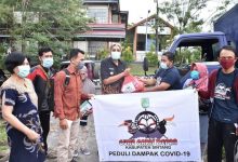 Guru Garis Depan (GGD) Serahkan Bantuan Sembako Kepada Pemda Sintang