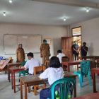 Bupati Tinjau Belajar Tatap Muka SMP 1 Dan Panca Setya Sintang