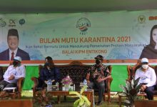 Asisten Pemerintahan Hadiri Penyerahan Bantuan Penyediaan Ikan Di Menyumbung Tengah