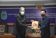 DPRD Paripurnakan Penyampaian LKPJ Bupati Sintang