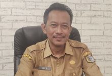 Kepala DLH Sintang Ajak Masyarakat dan Perusahaan PT PSL Menahan Diri dan Berdialog untuk Selesaikan Isu Kebun Karet Tenggelam Akibat Peninggian Jalan