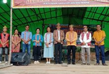 Toni Buka Gawai Dayak di Dua Dusun Desa Merpak