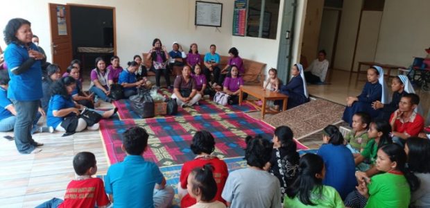 WKRI Cabang Katedral Sintang Kunjungi Panti Asuhan Bhakti Luhur Nanga Pinoh