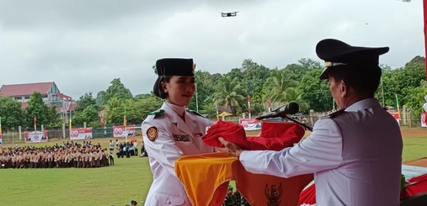 Pertama Kali, Bupati Sintang Tampak Tenang Saat Jadi Inspektur Upacara HUT RI Ke 80 di Stadion Baning Sintang