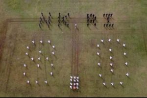 Paskibraka Sintang 2025 Sukses Kibarkan Bendera Merah Putih, Bentuk Formasi NKRI 80