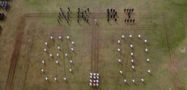 Paskibraka Sintang 2025 Sukses Kibarkan Bendera Merah Putih, Bentuk Formasi NKRI 80