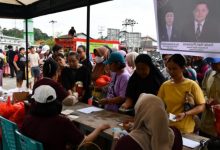 Operasi Pasar dan CSR Bank Kalbar Bantu Warga Kelam Permai Hadapi Idul Fitri, Camat Rita Fransiska Apresiasi