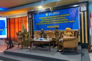 Sekda Sintang Buka Sosialisasi Peningkatan Ekonomi Keluarga