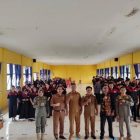 Kesbangpol Sintang Gelar Sosialisasi Pencegahan dan Pemberantasan Narkotika di SMKN 1 Sepauk