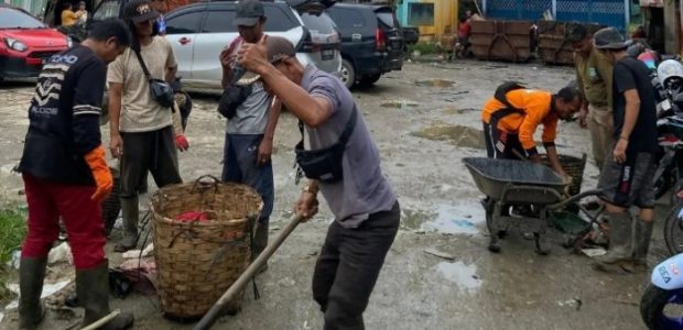 Peringati Hari Jadi ke-664 Kota Sintang, DLH Ajak Masyarakat Kerja Bakti