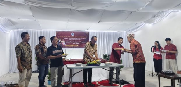 HUT ke-2 Lingkungan Santa Faustina Paroki MRSA Sintang, Umat Diajak Tak Pilih-pilih dalam Menolong Sesama