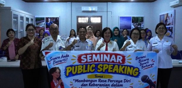 Sekda Sintang Buka Seminar Public Speaking, Dukung Perempuan Terampil Berbicara